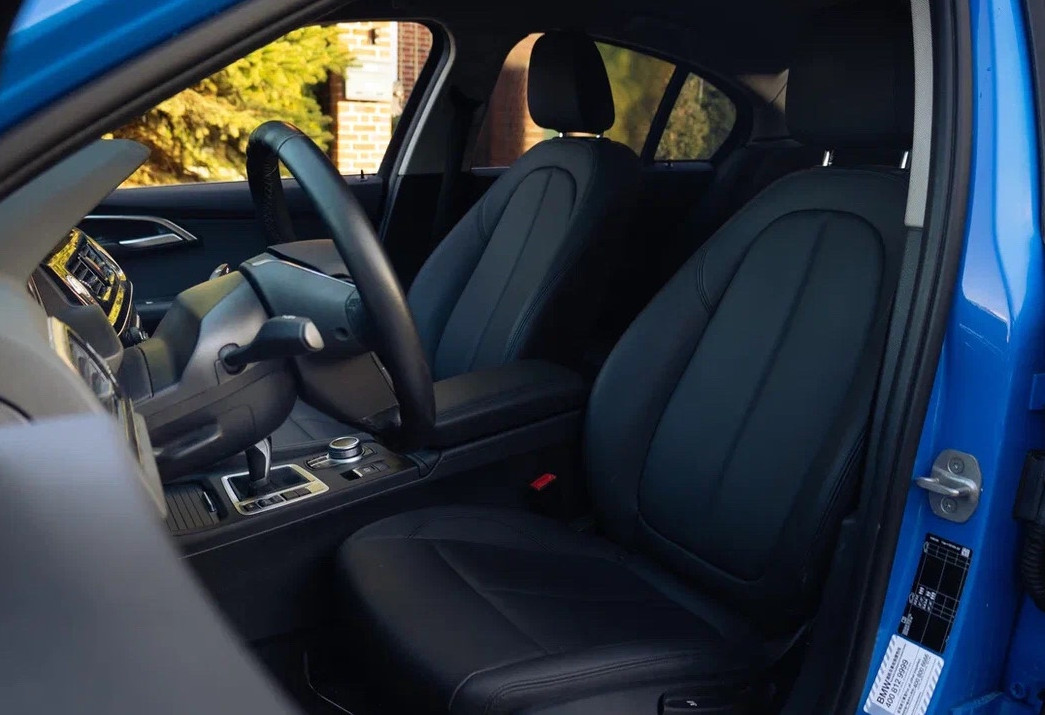 Аренда bmw 1-serii бизнес класса 2021 года в городе Москва от 3992 руб./сутки, передний привод, двигатель: бензин, объем 1.5 литров, без водителя, недорого, вид 2 - RentRide