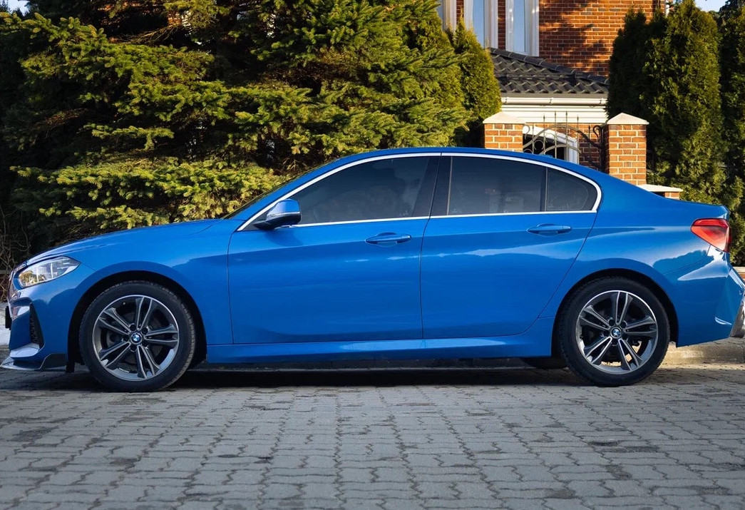 Аренда bmw 1-serii бизнес класса 2021 года в городе Москва от 3992 руб./сутки, передний привод, двигатель: бензин, объем 1.5 литров, без водителя, недорого, вид 5 - RentRide