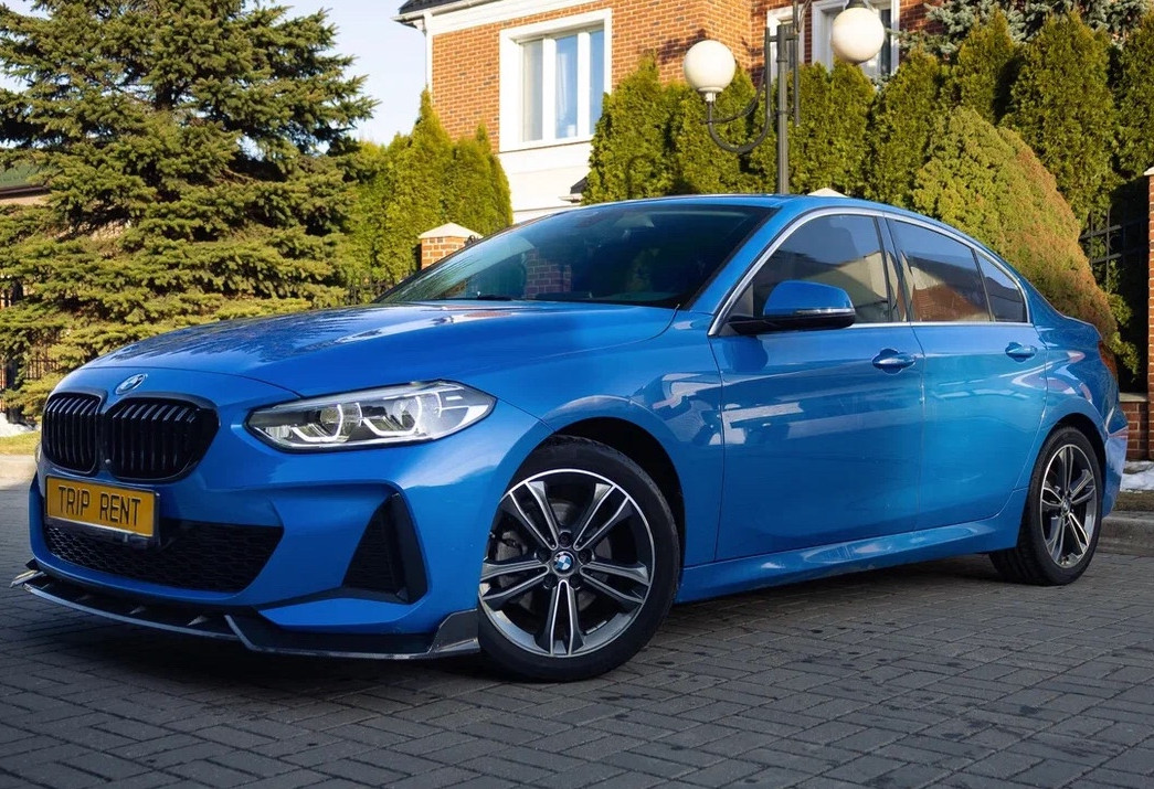 Аренда bmw 1-serii бизнес класса 2021 года в городе Москва от 3992 руб./сутки, передний привод, двигатель: бензин, объем 1.5 литров, без водителя, недорого - RentRide