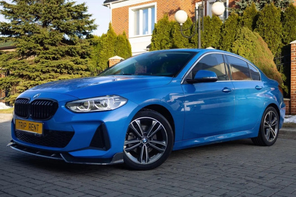 Прокат авто bmw 1-serii бизнес класса 2021 года в городе Калининград от 3992 руб./сутки, передний привод, двигатель: бензин, объем 1.5 литров, без водителя, недорого - RentRide