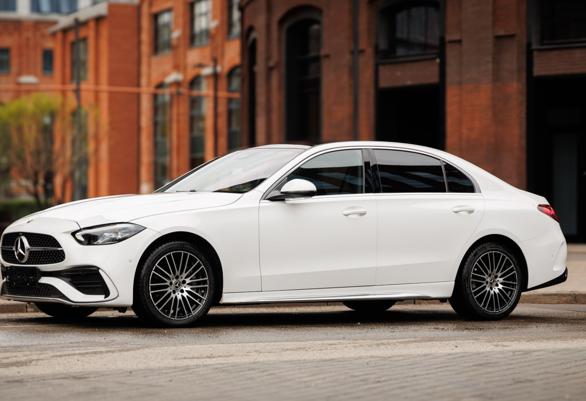 Аренда mercedes-benz c-klass бизнес класса 2022 года в городе Москва Лермонтовский проспект от 8720 руб./сутки, передний привод, двигатель: бензин, объем 1.5 литров, ОСАГО (Мультидрайв), без водителя, недорого - RentRide
