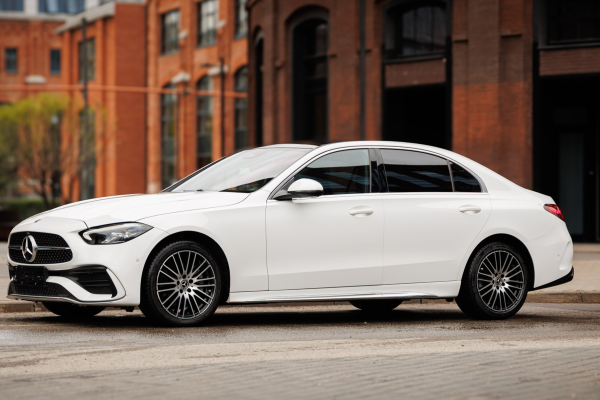 Прокат авто mercedes-benz c-klass бизнес класса 2022 года в городе Москва Лермонтовский проспект от 8720 руб./сутки, передний привод, двигатель: бензин, объем 1.5 литров, ОСАГО (Мультидрайв), без водителя, недорого - RentRide