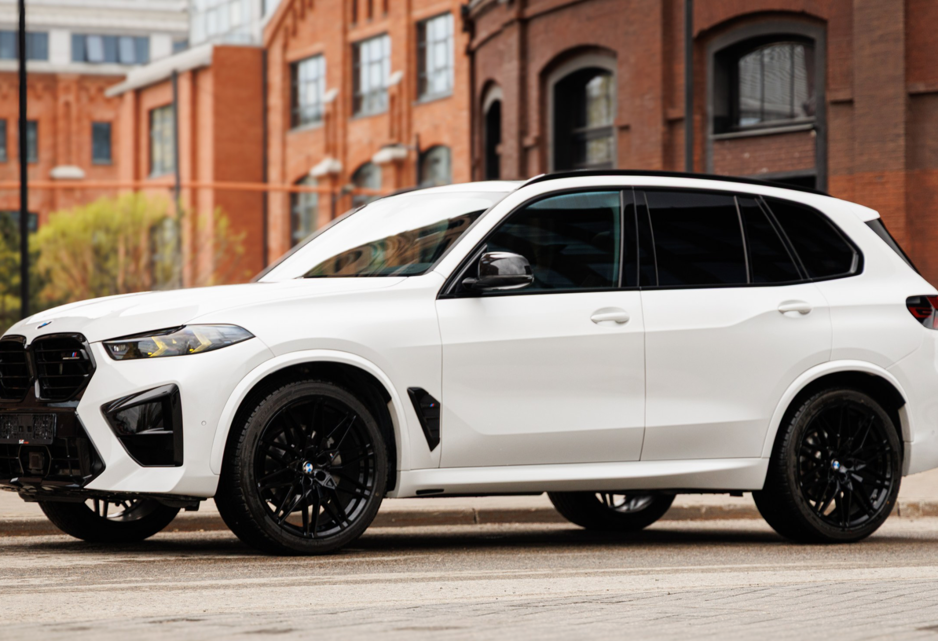 Аренда bmw x5 премиум класса 2022 года в городе Москва Лермонтовский проспект от 16720 руб./сутки, полный привод, двигатель: бензин, объем 3 литра, каско (Мультидрайв), ОСАГО (Мультидрайв), без водителя, недорого - RentRide