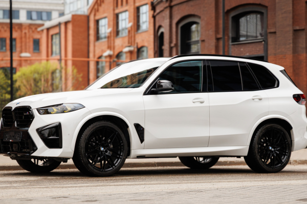 Прокат авто bmw x5 премиум класса 2022 года в городе Москва Лермонтовский проспект от 16720 руб./сутки, полный привод, двигатель: бензин, объем 3 литра, каско (Мультидрайв), ОСАГО (Мультидрайв), без водителя, недорого - RentRide