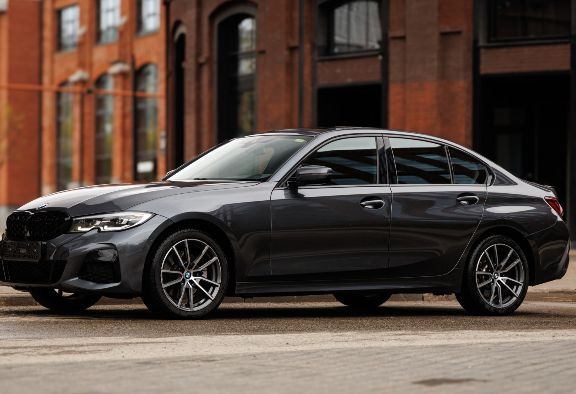 Аренда bmw 3-serii бизнес класса 2022 года в городе Москва Лермонтовский проспект от 8720 руб./сутки, полный привод, двигатель: бензин, объем 2 литра, ОСАГО (Мультидрайв), без водителя, недорого - RentRide