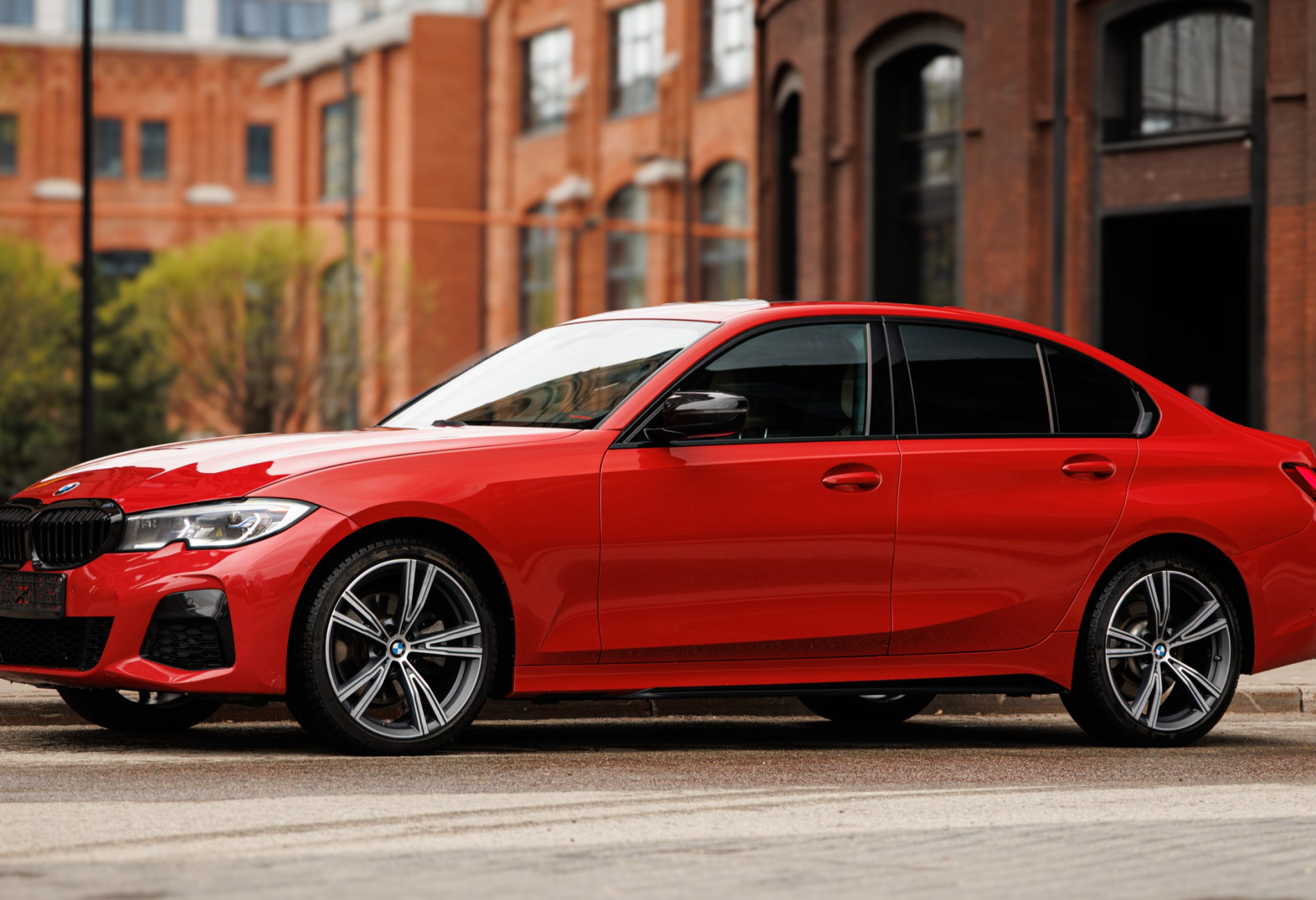 Аренда bmw 3-serii бизнес класса 2021 года в городе Москва Лермонтовский проспект от 8720 руб./сутки, полный привод, двигатель: бензин, объем 2 литра, ОСАГО (Мультидрайв), без водителя, недорого - RentRide