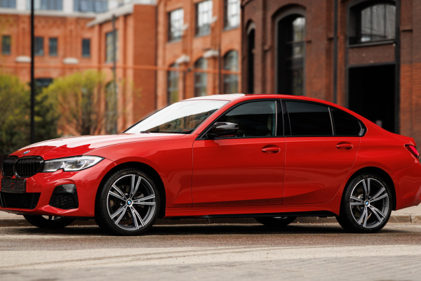 Прокат авто bmw 3-serii бизнес класса 2021 года в городе Москва Лермонтовский проспект от 8720 руб./сутки, полный привод, двигатель: бензин, объем 2 литра, ОСАГО (Мультидрайв), без водителя, недорого - RentRide