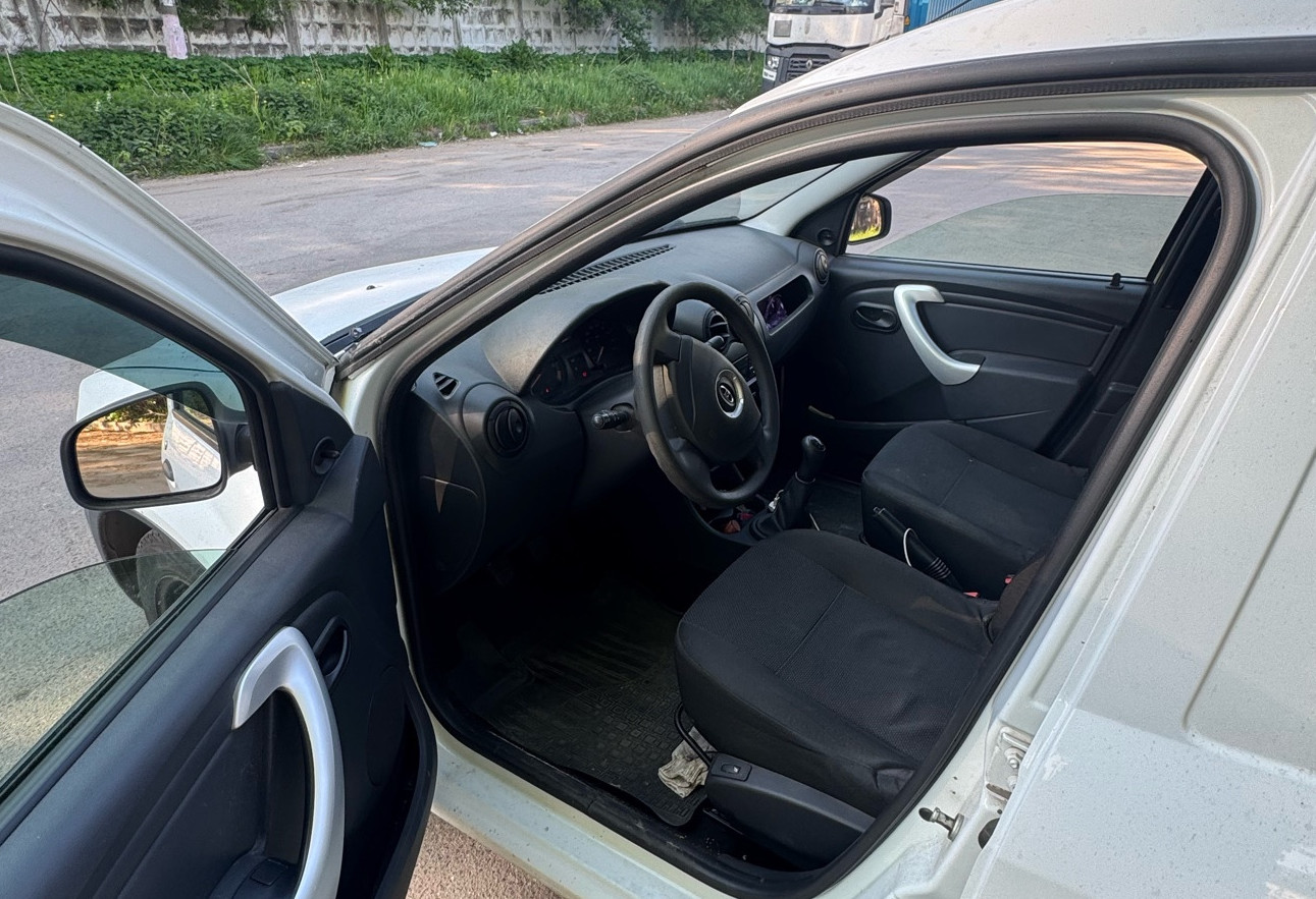 Аренда lada largus эконом класса 2019 года в городе Москва от 1800 руб./сутки, передний привод, двигатель: бензин, объем 1.6 литров, ОСАГО (Впишу в полис), без водителя, недорого, вид 4 - RentRide