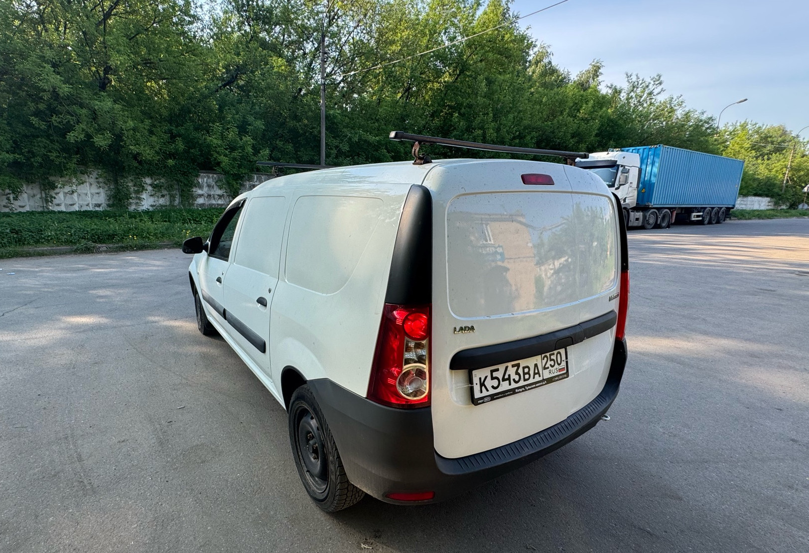Аренда lada largus эконом класса 2019 года в городе Москва от 1800 руб./сутки, передний привод, двигатель: бензин, объем 1.6 литров, ОСАГО (Впишу в полис), без водителя, недорого, вид 3 - RentRide