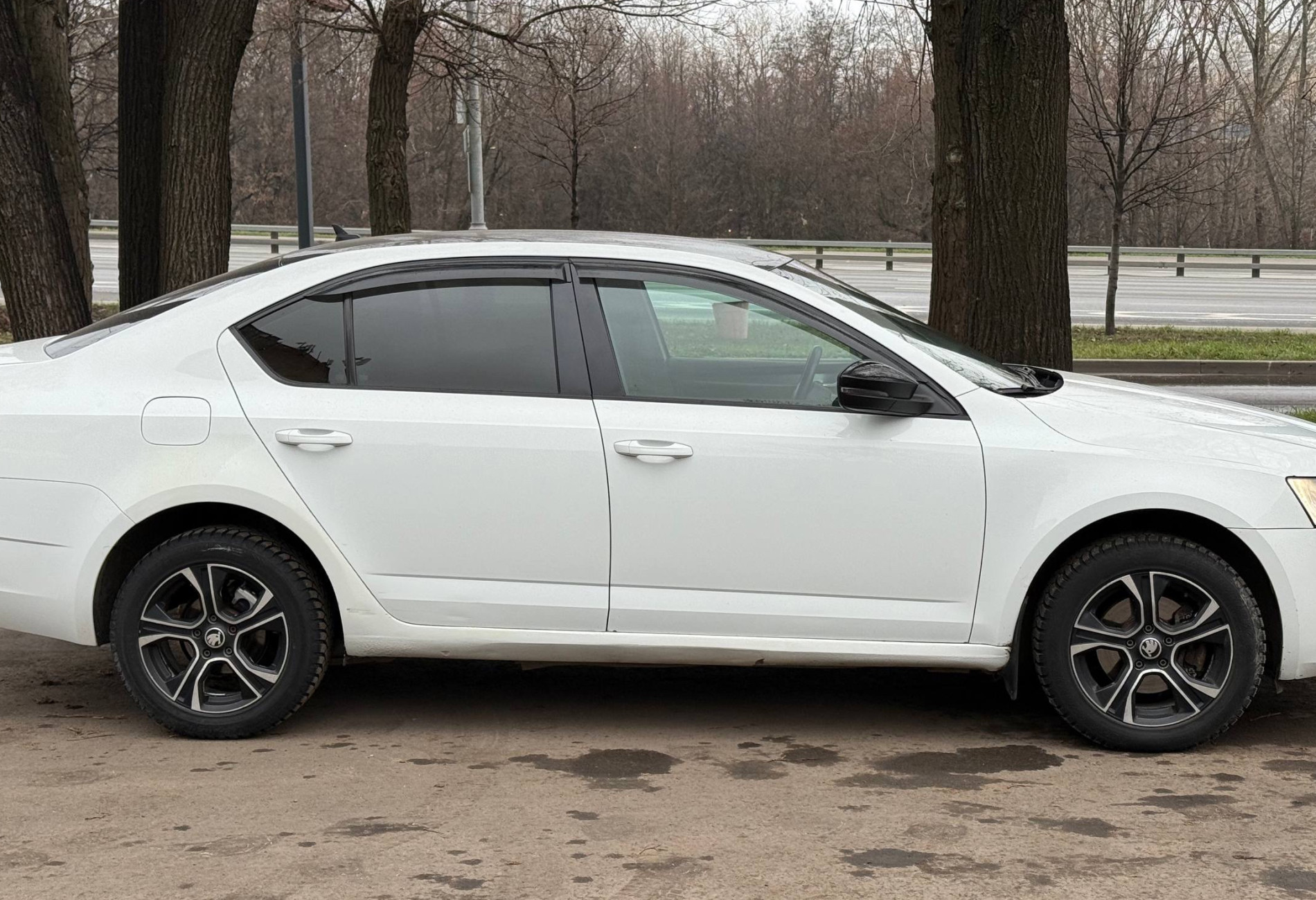 Аренда skoda octavia эконом класса 2017 года в городе Москва Нахимовский проспект от 3192 руб./сутки, передний привод, двигатель: бензин, объем 1.6 литров, без водителя, недорого, вид 2 - RentRide