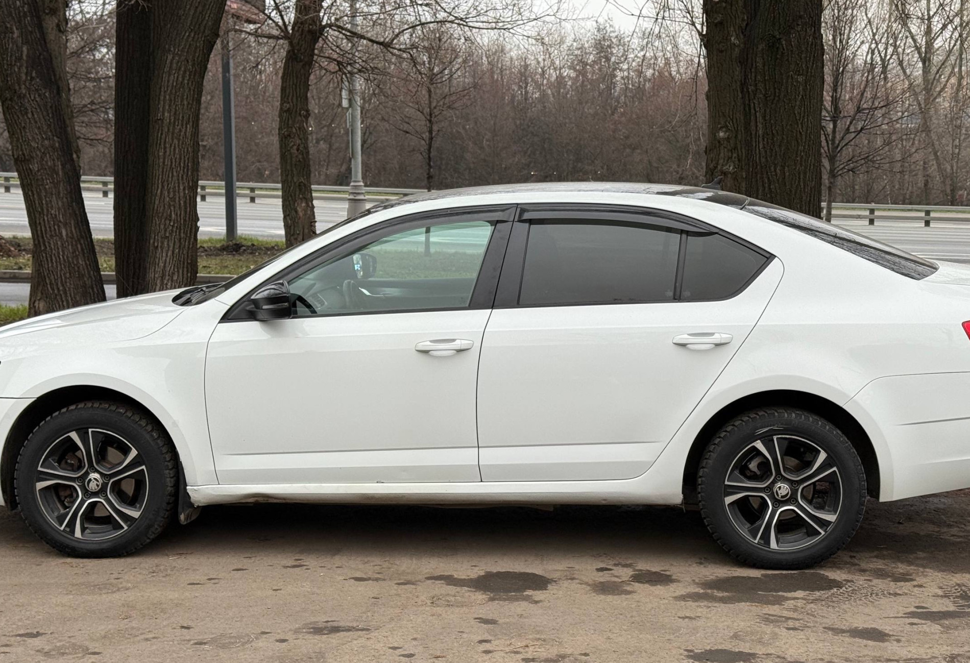 Аренда skoda octavia эконом класса 2017 года в городе Москва Нахимовский проспект от 3192 руб./сутки, передний привод, двигатель: бензин, объем 1.6 литров, без водителя, недорого, вид 3 - RentRide