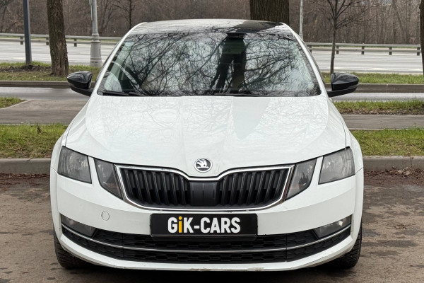 Прокат авто skoda octavia эконом класса 2017 года в городе Москва Нахимовский проспект от 3192 руб./сутки, передний привод, двигатель: бензин, объем 1.6 литров, без водителя, недорого - RentRide
