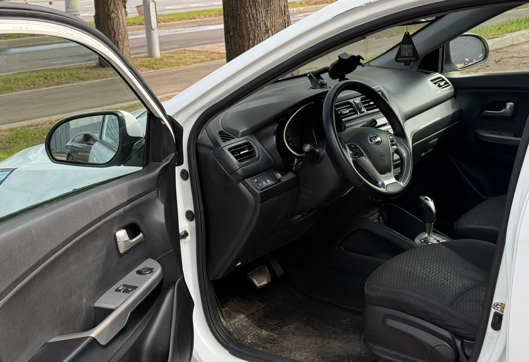 Аренда kia rio эконом класса 2016 года в городе Москва Нахимовский проспект от 3192 руб./сутки, передний привод, двигатель: бензин, объем 1.4 литра, без водителя, недорого, вид 10 - RentRide