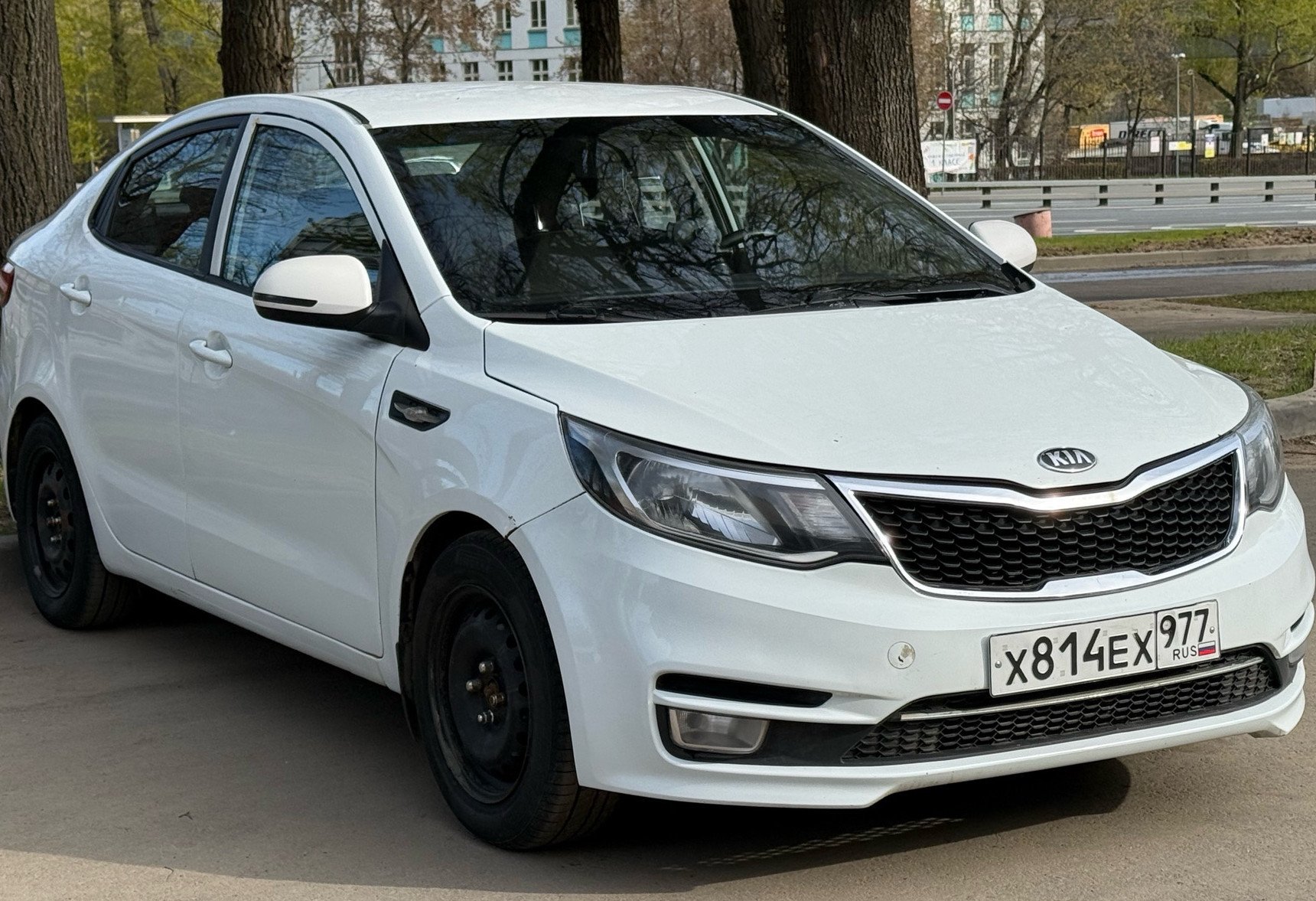 Аренда kia rio эконом класса 2016 года в городе Москва Нахимовский проспект от 3192 руб./сутки, передний привод, двигатель: бензин, объем 1.4 литра, без водителя, недорого, вид 2 - RentRide
