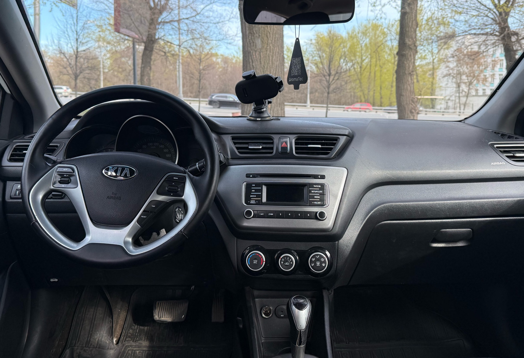 Аренда kia rio эконом класса 2016 года в городе Москва Нахимовский проспект от 3192 руб./сутки, передний привод, двигатель: бензин, объем 1.4 литра, без водителя, недорого, вид 8 - RentRide