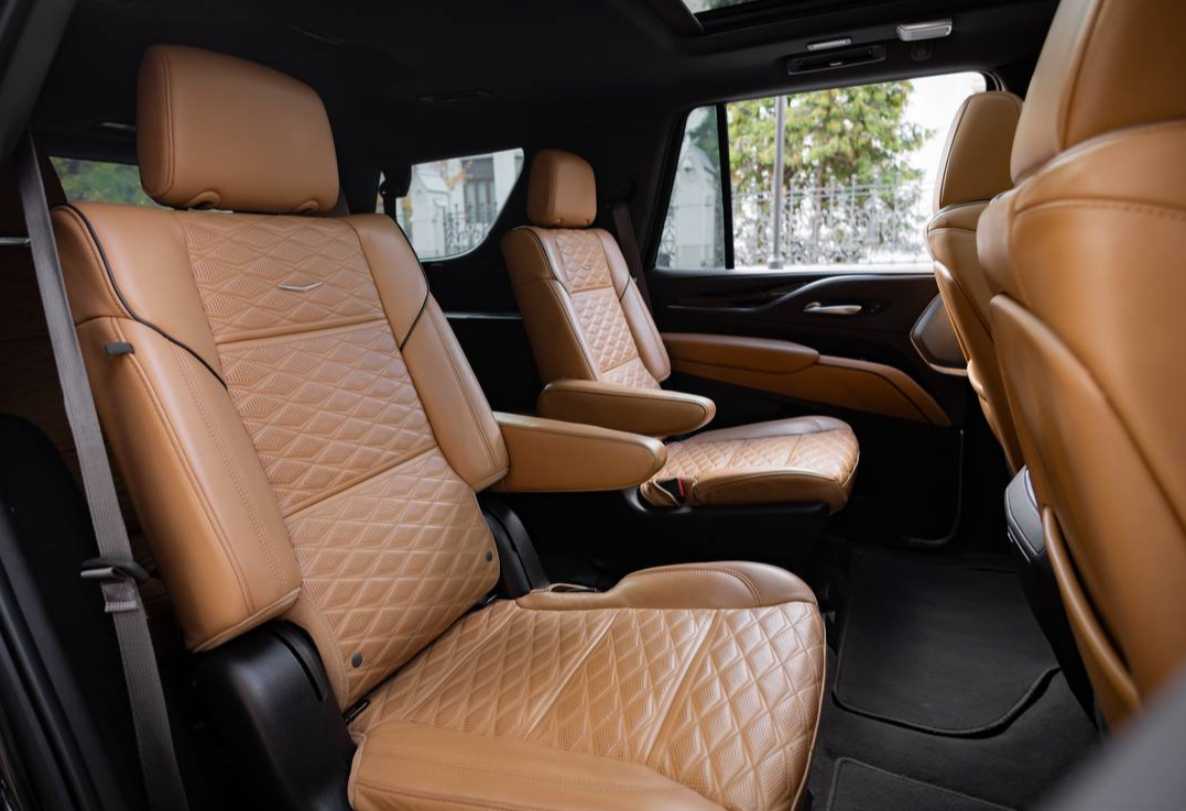 Аренда cadillac escalade бизнес класса 2022 года в городе Москва Давыдково от 31200 руб./сутки, полный привод, двигатель: бензин, объем 6.2 литра, каско (Мультидрайв), ОСАГО (Мультидрайв), без водителя, недорого, вид 7 - RentRide