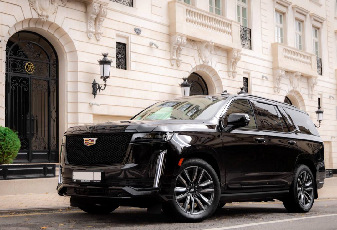 Аренда cadillac escalade бизнес класса 2022 года в городе Москва Давыдково от 31200 руб./сутки, полный привод, двигатель: бензин, объем 6.2 литра, каско (Мультидрайв), ОСАГО (Мультидрайв), без водителя, недорого - RentRide