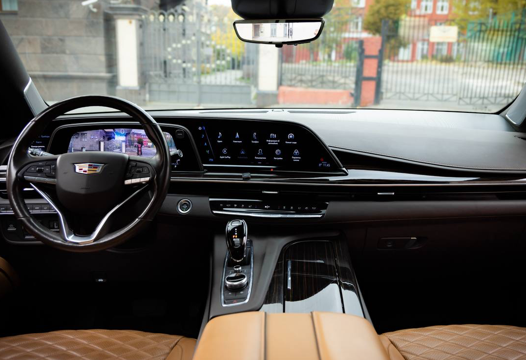 Аренда cadillac escalade бизнес класса 2022 года в городе Москва Давыдково от 31200 руб./сутки, полный привод, двигатель: бензин, объем 6.2 литра, каско (Мультидрайв), ОСАГО (Мультидрайв), без водителя, недорого, вид 5 - RentRide
