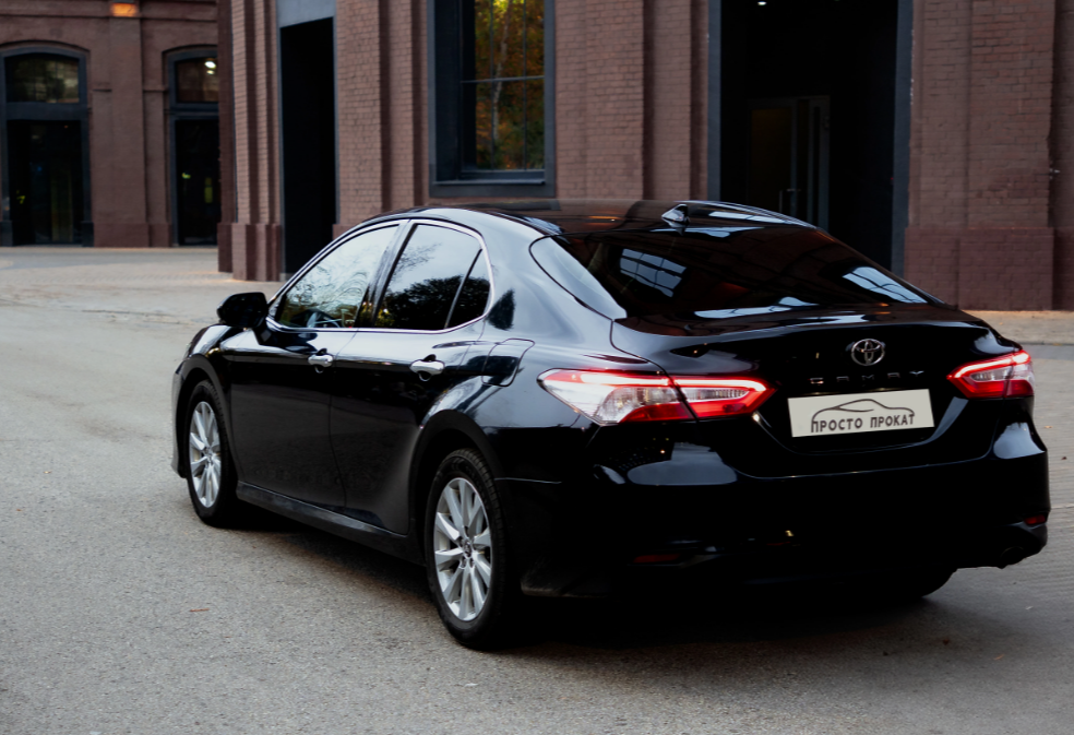 Аренда toyota camry комфорт класса 2019 года в городе Москва Нахимовский проспект от 6000 руб./сутки, передний привод, двигатель: бензин, объем 2.5 литров, ОСАГО (Мультидрайв), без водителя, недорого, вид 2 - RentRide
