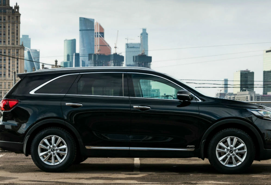 Аренда kia sorento комфорт класса 2019 года в городе Москва Нахимовский проспект от 5920 руб./сутки, передний привод, двигатель: бензин, объем 2.4 литра, ОСАГО (Мультидрайв), без водителя, недорого, вид 4 - RentRide