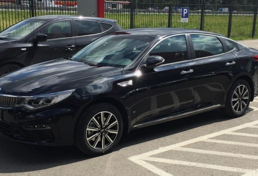 Аренда kia optima комфорт класса 2019 года в городе Москва Нахимовский проспект от 4800 руб./сутки, передний привод, двигатель: бензин, объем 2 литра, ОСАГО (Мультидрайв), без водителя, недорого, вид 3 - RentRide