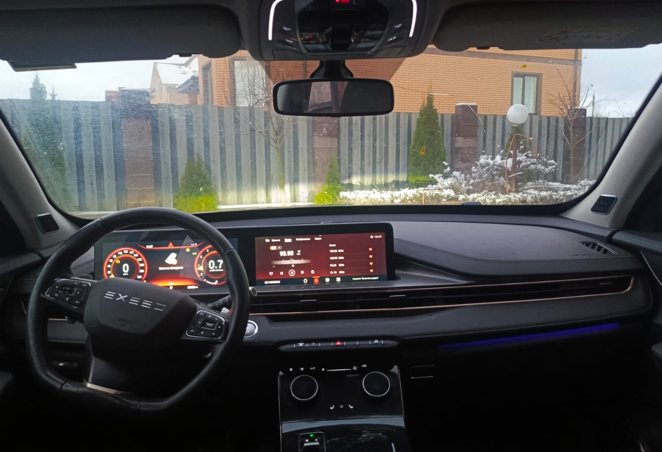 Аренда exeed lx комфорт класса 2023 года в городе Москва от 2560 руб./сутки, передний привод, двигатель: газ, объем 1.5 литров, ОСАГО (Впишу в полис), без водителя, недорого, вид 3 - RentRide