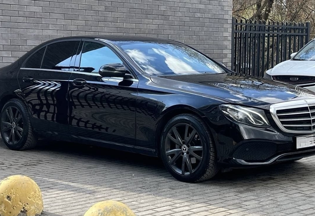 Аренда mercedes-benz e-klass бизнес класса 2020 года в городе Москва Коломенская от 6000 руб./сутки, задний привод, двигатель: дизель, объем 2 литра, ОСАГО (Впишу в полис), без водителя, недорого, вид 3 - RentRide
