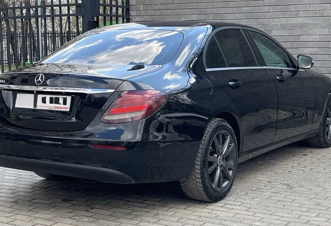Аренда mercedes-benz e-klass бизнес класса 2020 года в городе Москва Коломенская от 6000 руб./сутки, задний привод, двигатель: дизель, объем 2 литра, ОСАГО (Впишу в полис), без водителя, недорого, вид 6 - RentRide