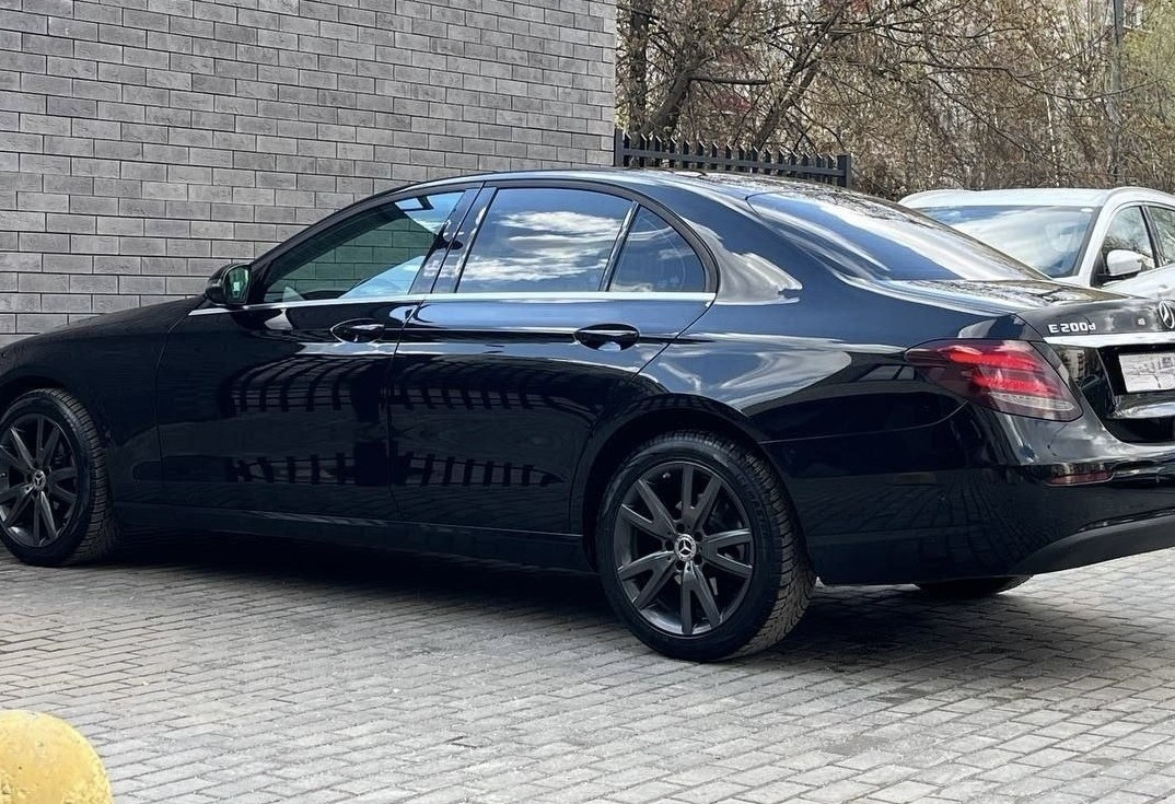 Аренда mercedes-benz e-klass бизнес класса 2020 года в городе Москва Коломенская от 6000 руб./сутки, задний привод, двигатель: дизель, объем 2 литра, ОСАГО (Впишу в полис), без водителя, недорого, вид 5 - RentRide