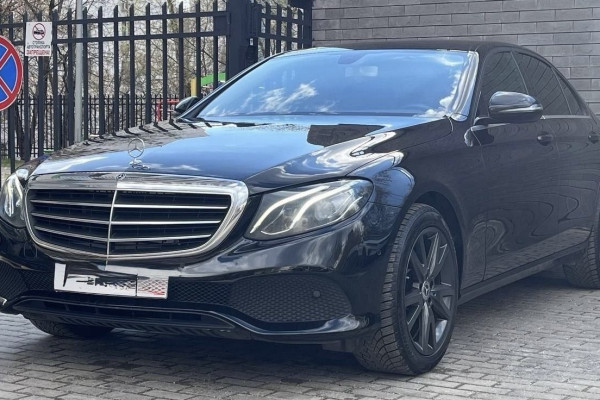 Прокат авто mercedes-benz e-klass бизнес класса 2020 года в городе Москва Коломенская от 6000 руб./сутки, задний привод, двигатель: дизель, объем 2 литра, ОСАГО (Впишу в полис), без водителя, недорого - RentRide