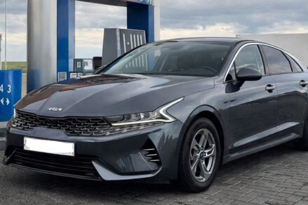 Прокат авто kia k5 2021 года в городе Минеральные Воды от 4400 руб./сутки, передний привод, двигатель: бензин, объем 1.6 литров, без водителя, недорого - RentRide