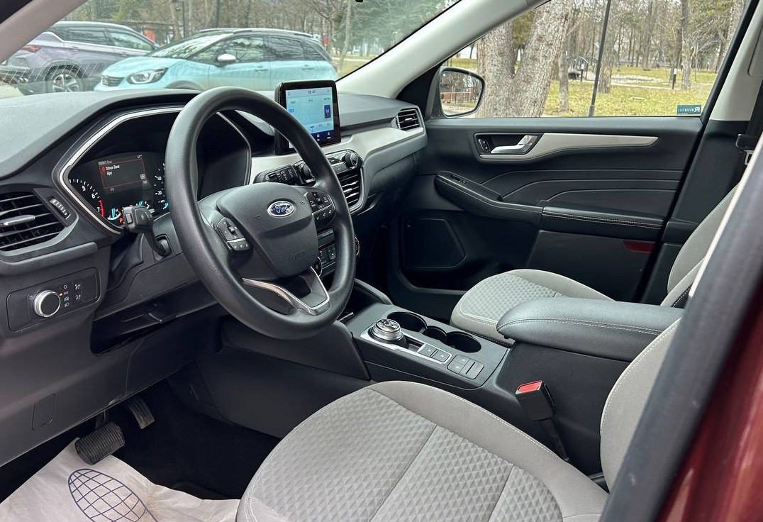 Аренда ford escape бизнес класса 2021 года в городе Москва от 5040 руб./сутки, полный привод, двигатель: бензин, объем 1.5 литров, ОСАГО (Мультидрайв), без водителя, недорого, вид 6 - RentRide