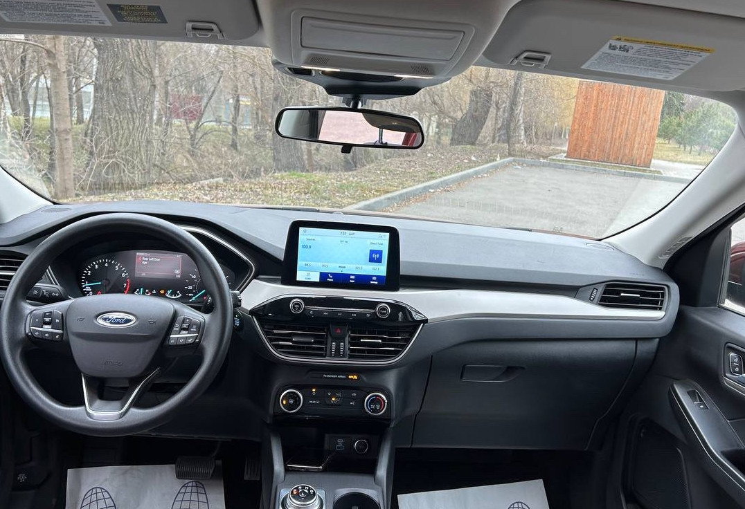 Аренда ford escape бизнес класса 2021 года в городе Москва от 5040 руб./сутки, полный привод, двигатель: бензин, объем 1.5 литров, ОСАГО (Мультидрайв), без водителя, недорого, вид 5 - RentRide