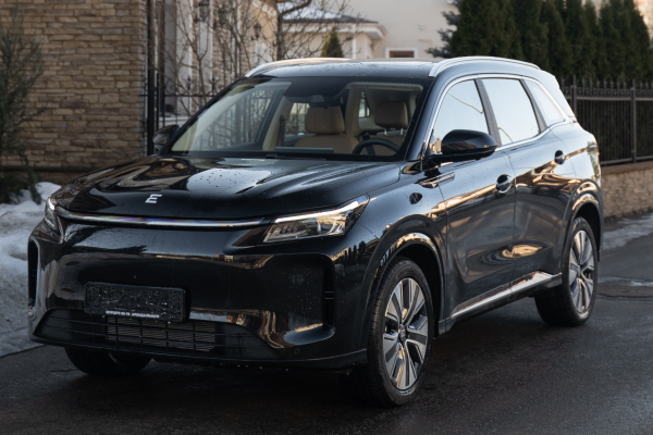 Прокат авто evolute i-spase комфорт класса 2025 года в городе Москва Павшино от 4560 руб./сутки, передний привод, двигатель: гибрид, объем 1499 литров, ОСАГО (Мультидрайв), без водителя, недорого - RentRide