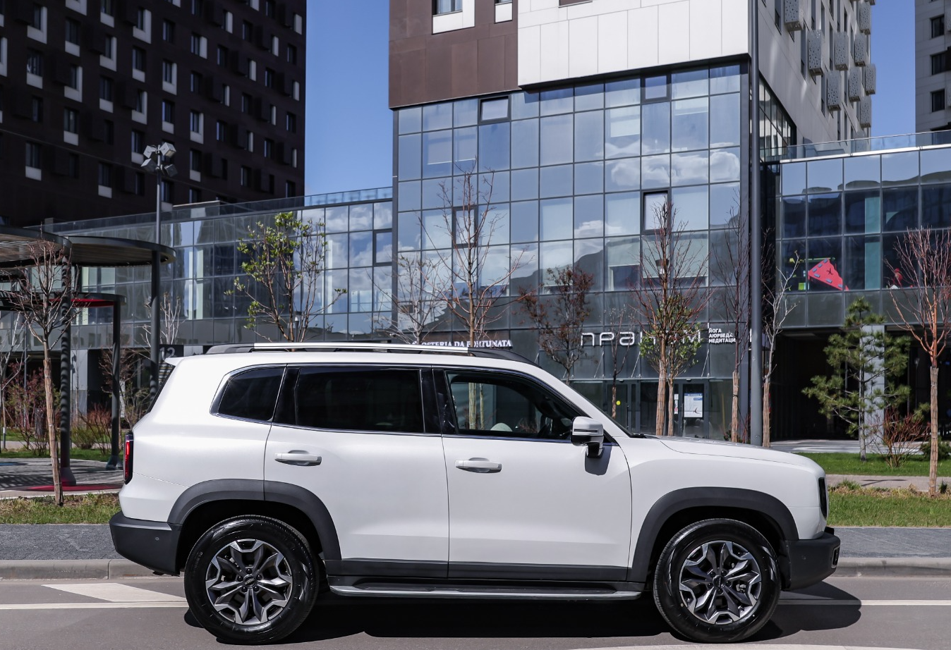 Аренда haval dargo бизнес класса 2023 года в городе Москва Авиамоторная от 6320 руб./сутки, полный привод, двигатель: бензин, объем 2 литра, каско (Мультидрайв), ОСАГО (Мультидрайв), без водителя, недорого, вид 5 - RentRide