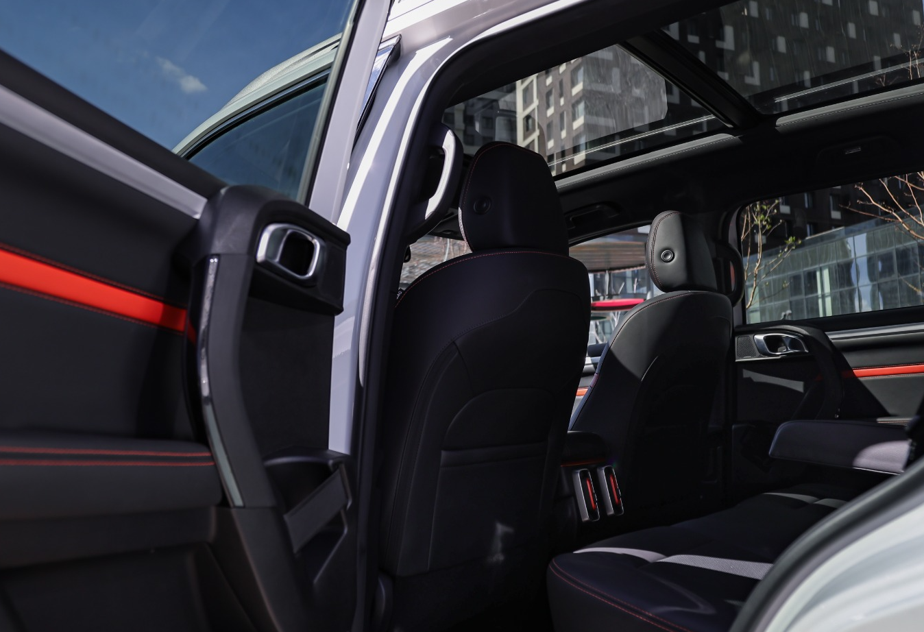 Аренда haval dargo бизнес класса 2023 года в городе Москва Авиамоторная от 6320 руб./сутки, полный привод, двигатель: бензин, объем 2 литра, каско (Мультидрайв), ОСАГО (Мультидрайв), без водителя, недорого, вид 3 - RentRide