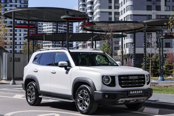 Прокат авто haval dargo бизнес класса 2023 года в городе Москва Авиамоторная от 6320 руб./сутки, полный привод, двигатель: бензин, объем 2 литра, каско (Мультидрайв), ОСАГО (Мультидрайв), без водителя, недорого - RentRide