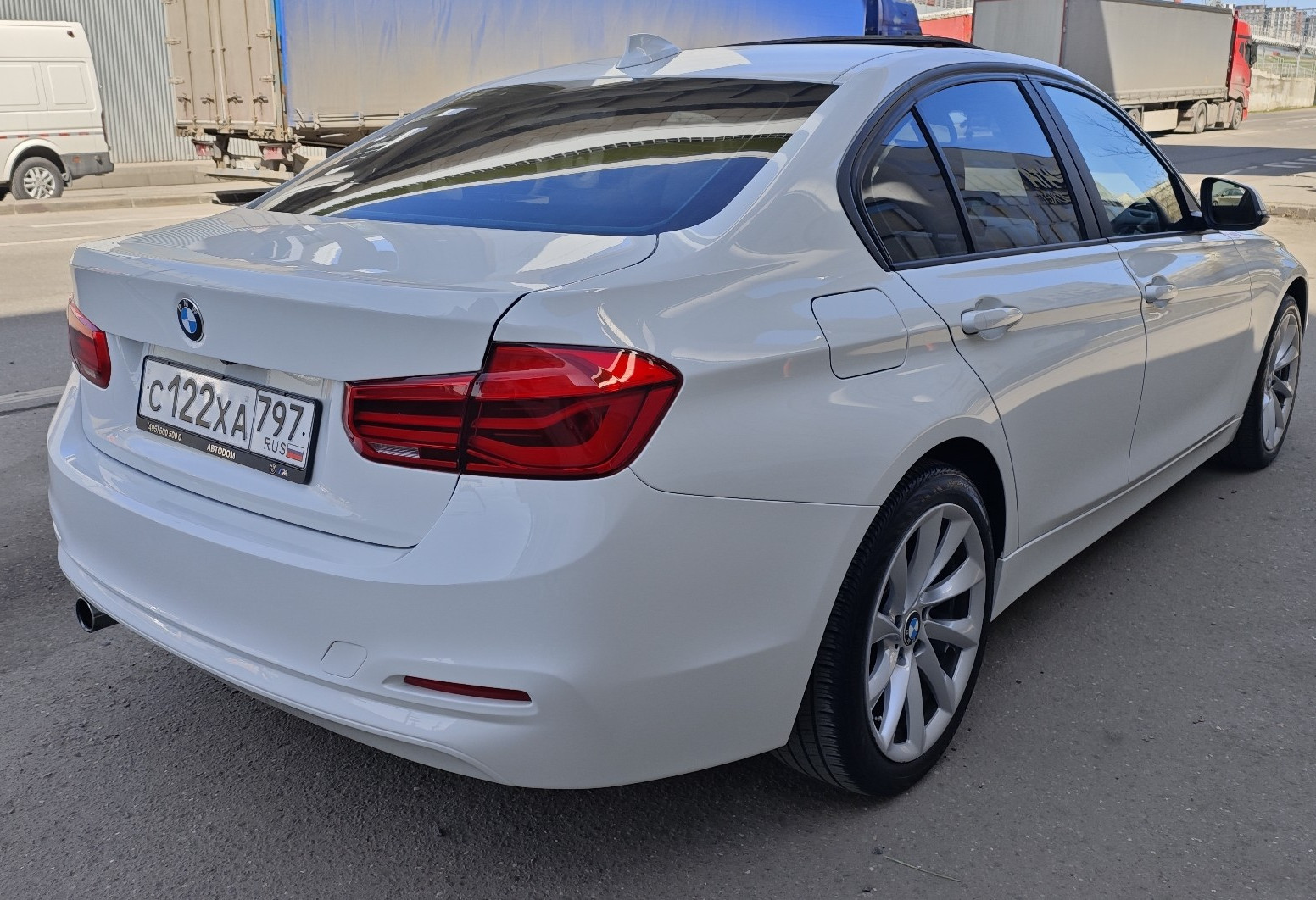 Аренда bmw 3-serii бизнес класса 2018 года в городе Москва Дубровка от 5600 руб./сутки, полный привод, двигатель: бензин, объем 2 литра, ОСАГО (Впишу в полис), без водителя, недорого, вид 4 - RentRide