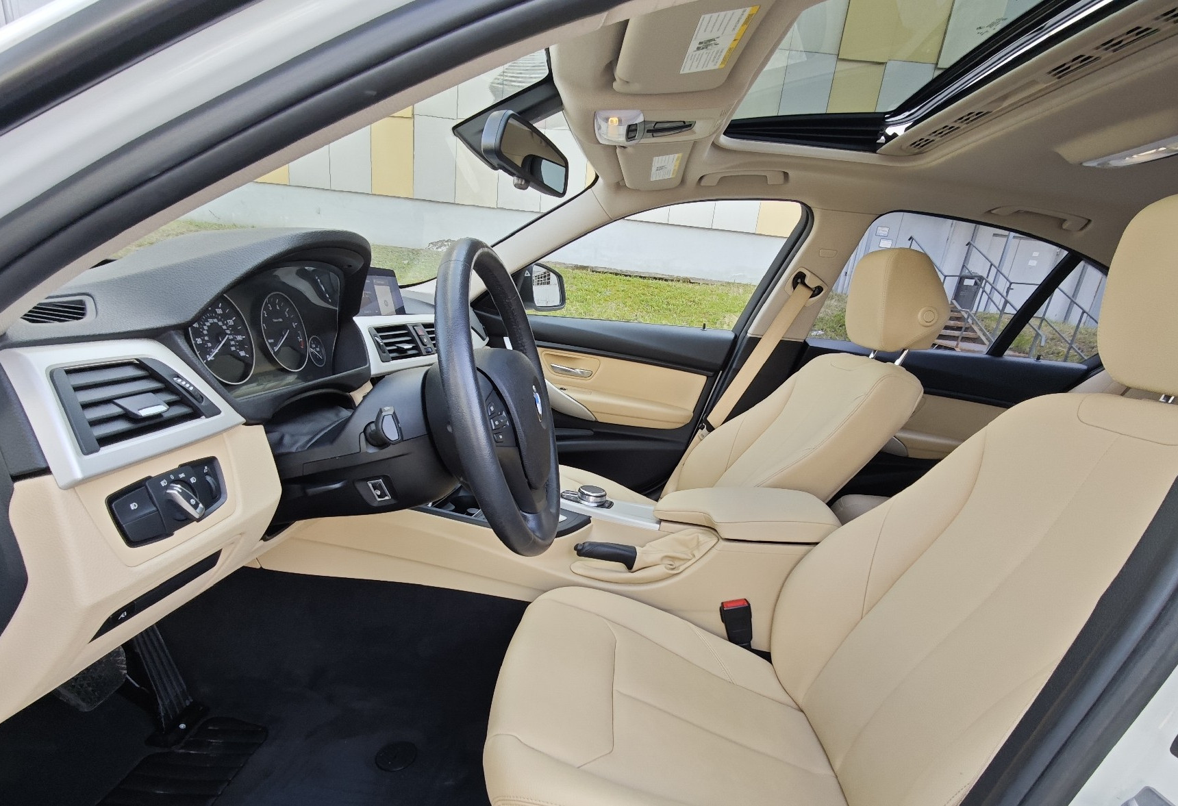 Аренда bmw 3-serii бизнес класса 2018 года в городе Москва Дубровка от 5600 руб./сутки, полный привод, двигатель: бензин, объем 2 литра, ОСАГО (Впишу в полис), без водителя, недорого, вид 7 - RentRide