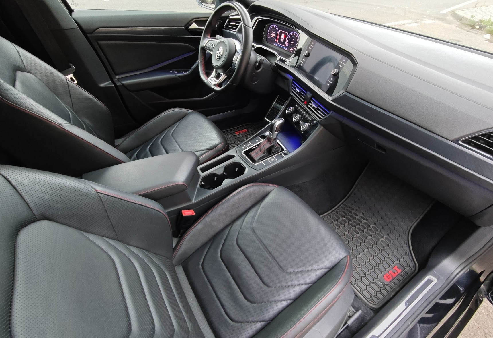 Аренда volkswagen jetta комфорт класса 2019 года в городе Москва Дубровка от 4800 руб./сутки, передний привод, двигатель: бензин, объем 2 литра, ОСАГО (Впишу в полис), без водителя, недорого, вид 7 - RentRide