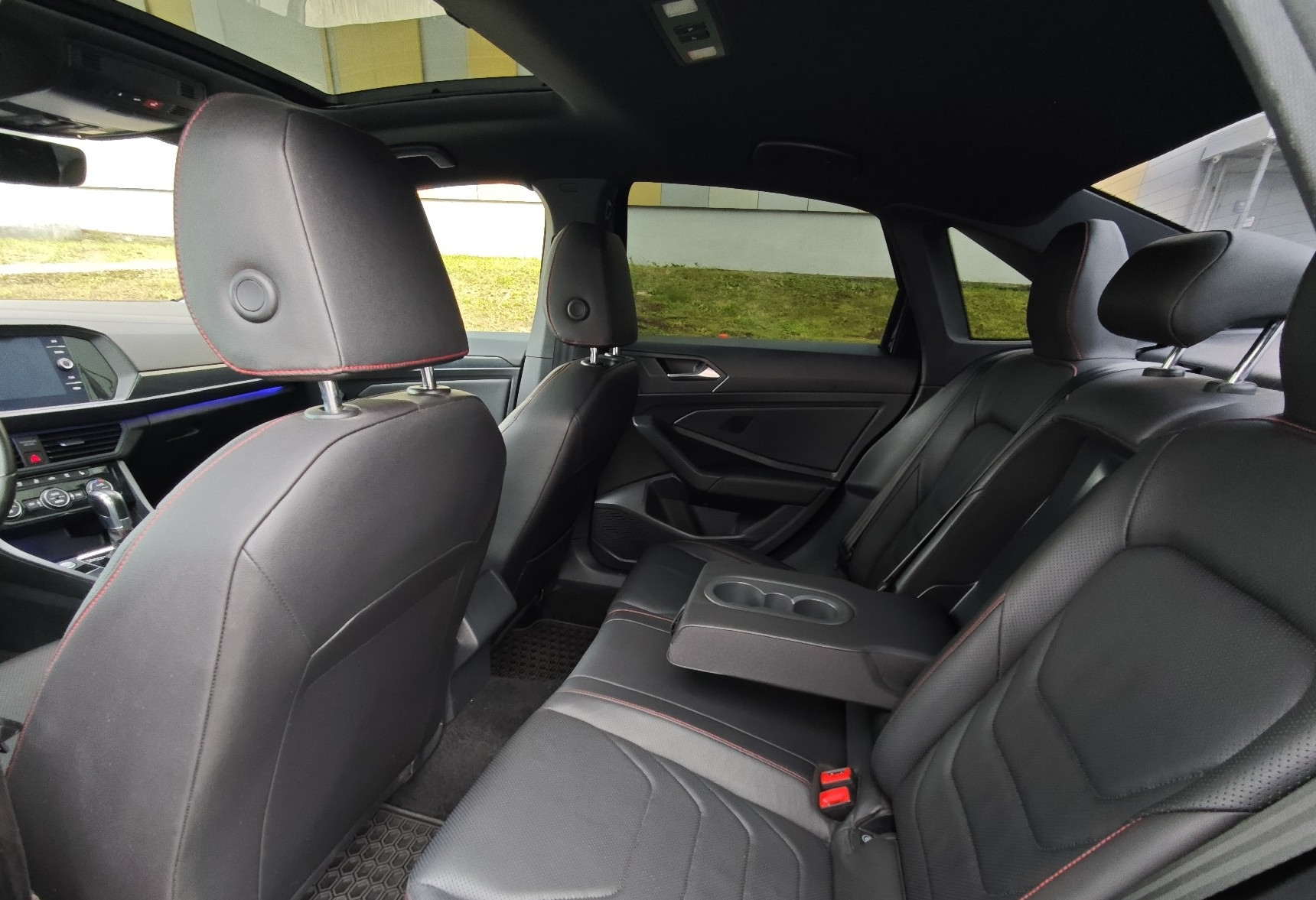 Аренда volkswagen jetta комфорт класса 2019 года в городе Москва Дубровка от 4800 руб./сутки, передний привод, двигатель: бензин, объем 2 литра, ОСАГО (Впишу в полис), без водителя, недорого, вид 8 - RentRide