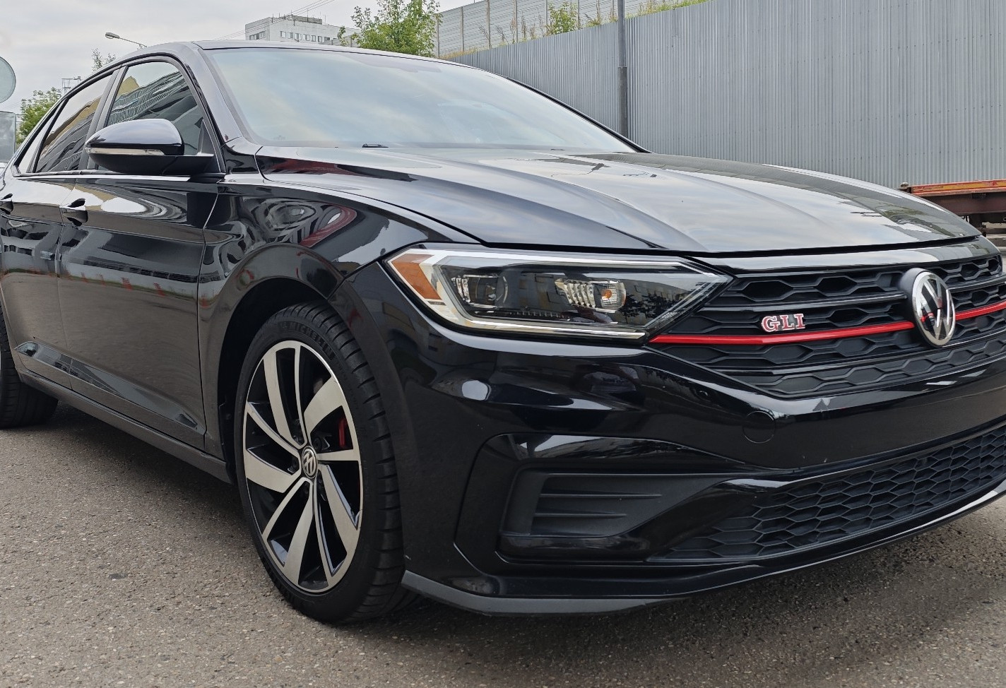 Аренда volkswagen jetta комфорт класса 2019 года в городе Москва Дубровка от 4800 руб./сутки, передний привод, двигатель: бензин, объем 2 литра, ОСАГО (Впишу в полис), без водителя, недорого, вид 3 - RentRide