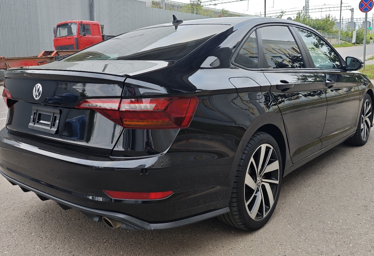 Аренда volkswagen jetta комфорт класса 2019 года в городе Москва Дубровка от 4800 руб./сутки, передний привод, двигатель: бензин, объем 2 литра, ОСАГО (Впишу в полис), без водителя, недорого, вид 4 - RentRide
