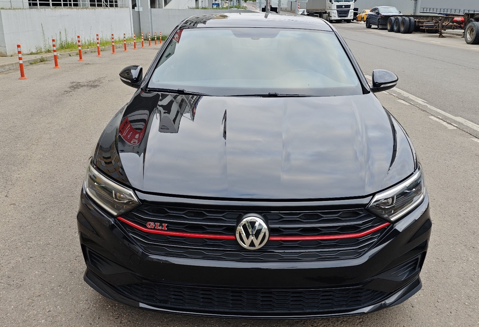 Аренда volkswagen jetta комфорт класса 2019 года в городе Москва Дубровка от 4800 руб./сутки, передний привод, двигатель: бензин, объем 2 литра, ОСАГО (Впишу в полис), без водителя, недорого, вид 2 - RentRide