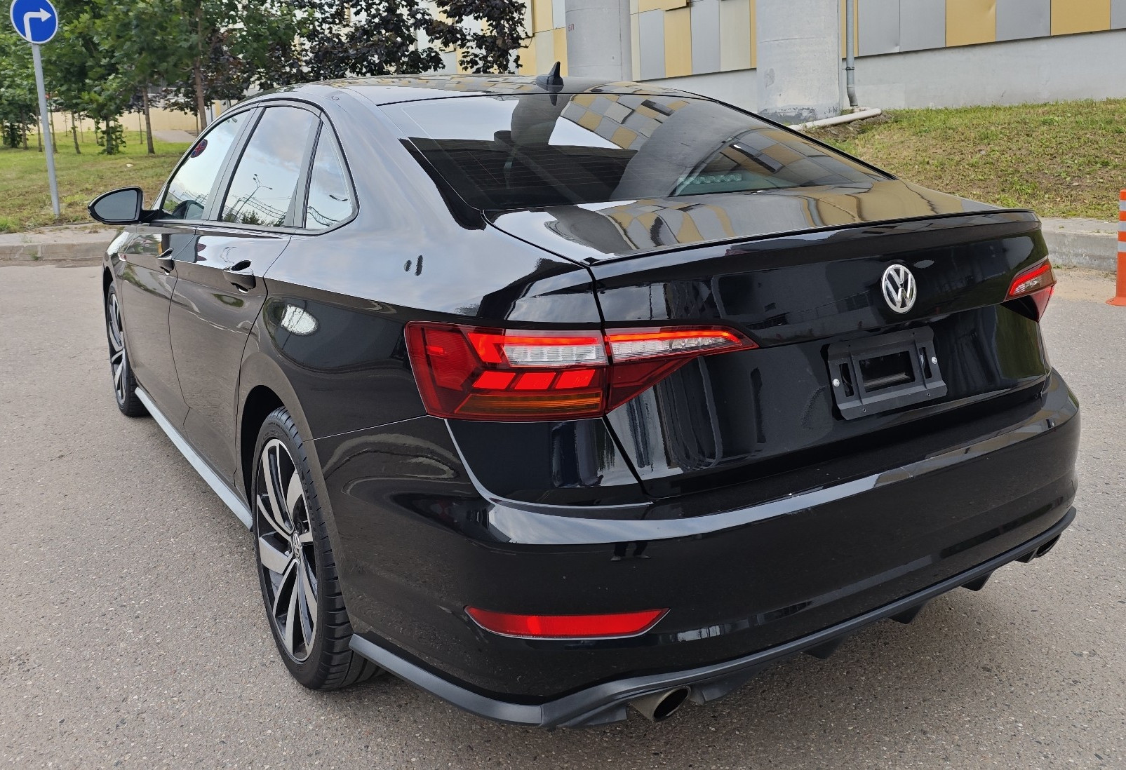 Аренда volkswagen jetta комфорт класса 2019 года в городе Москва Дубровка от 4800 руб./сутки, передний привод, двигатель: бензин, объем 2 литра, ОСАГО (Впишу в полис), без водителя, недорого, вид 6 - RentRide