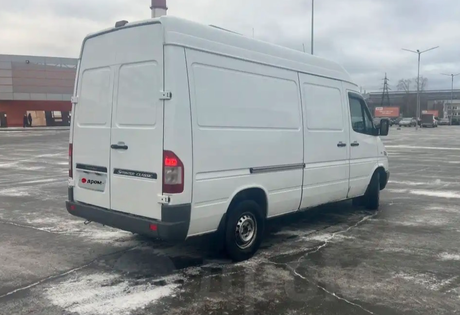 Аренда mercedes-benz sprinter-classic-van 2017 года в городе Москва от 3600 руб./сутки, задний привод, двигатель: дизель, объем 2.2 литра, ОСАГО (Впишу в полис), без водителя, недорого, вид 4 - RentRide