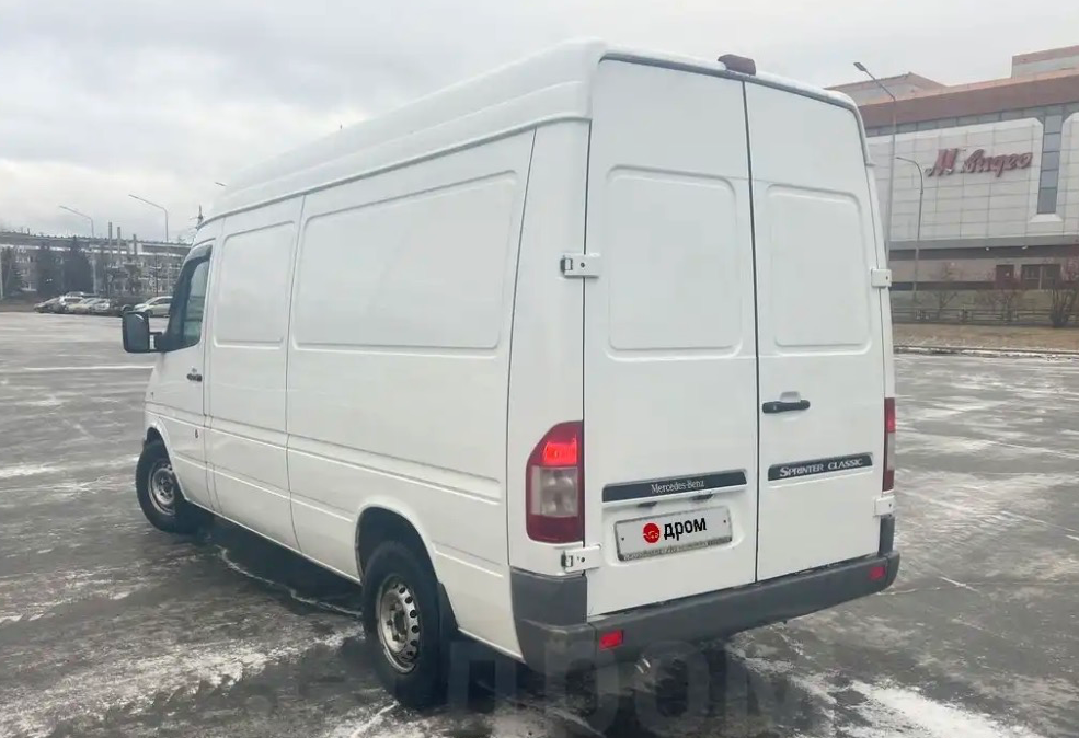 Аренда mercedes-benz sprinter-classic-van 2017 года в городе Москва от 3600 руб./сутки, задний привод, двигатель: дизель, объем 2.2 литра, ОСАГО (Впишу в полис), без водителя, недорого, вид 5 - RentRide