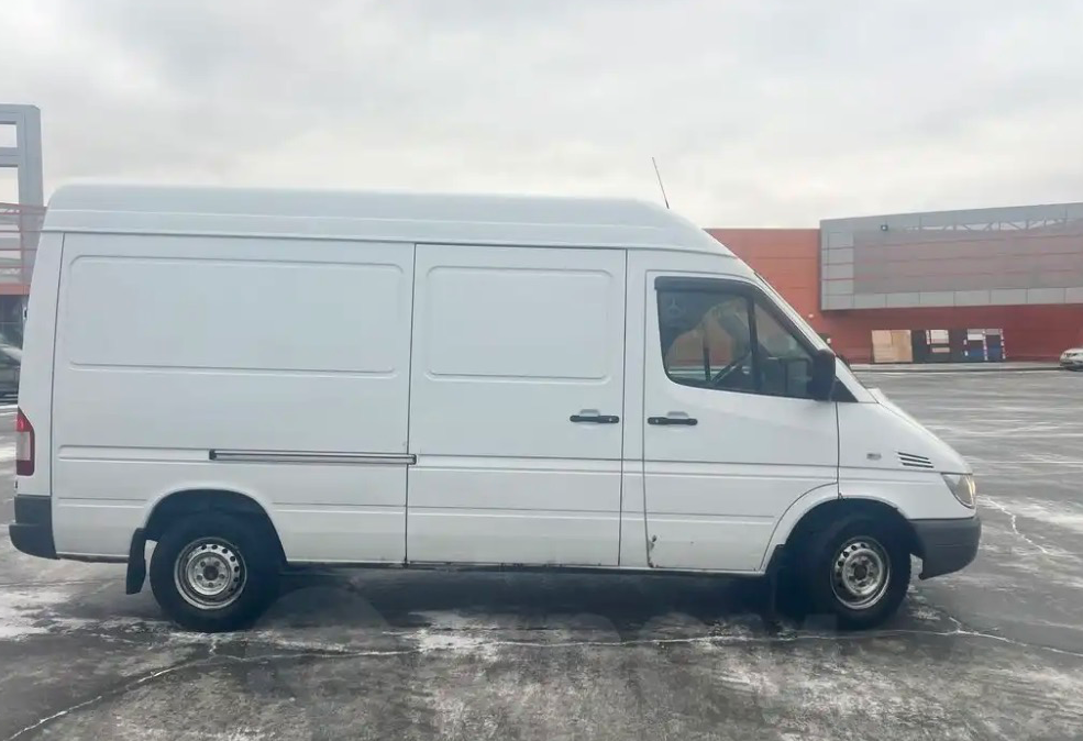 Аренда mercedes-benz sprinter-classic-van 2017 года в городе Москва от 3600 руб./сутки, задний привод, двигатель: дизель, объем 2.2 литра, ОСАГО (Впишу в полис), без водителя, недорого, вид 3 - RentRide