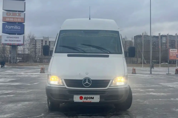 Прокат авто mercedes-benz sprinter-classic-van 2017 года в городе Екатеринбург от 3600 руб./сутки, задний привод, двигатель: дизель, объем 2.2 литра, ОСАГО (Впишу в полис), без водителя, недорого - RentRide