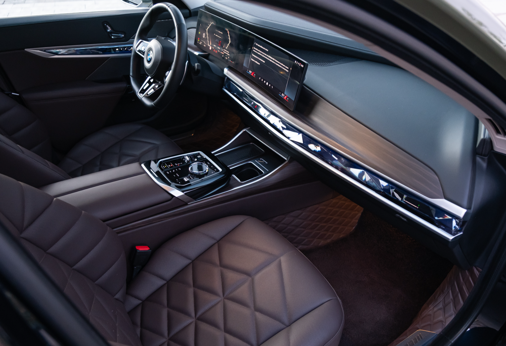 Аренда bmw 7-serii премиум класса 2022 года в городе Москва Тульская от 29600 руб./сутки, задний привод, двигатель: бензин, объем 3 литра, каско (Мультидрайв), ОСАГО (Мультидрайв), без водителя, недорого, вид 5 - RentRide